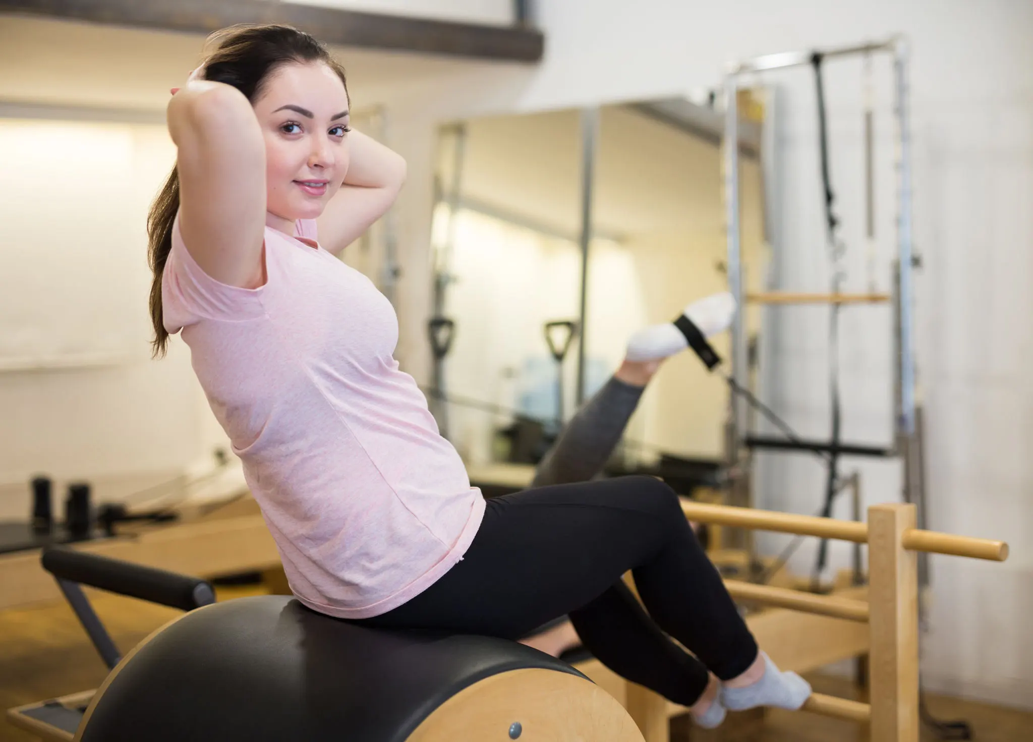 Fisioterapeuta acompanhando aluno