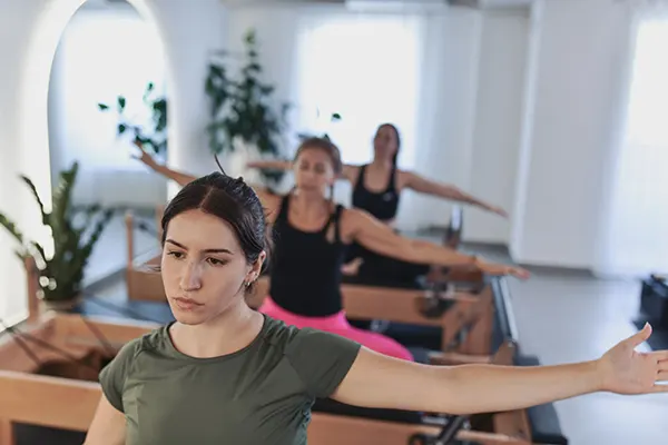 Turma pequena de Pilates com até 3 alunos